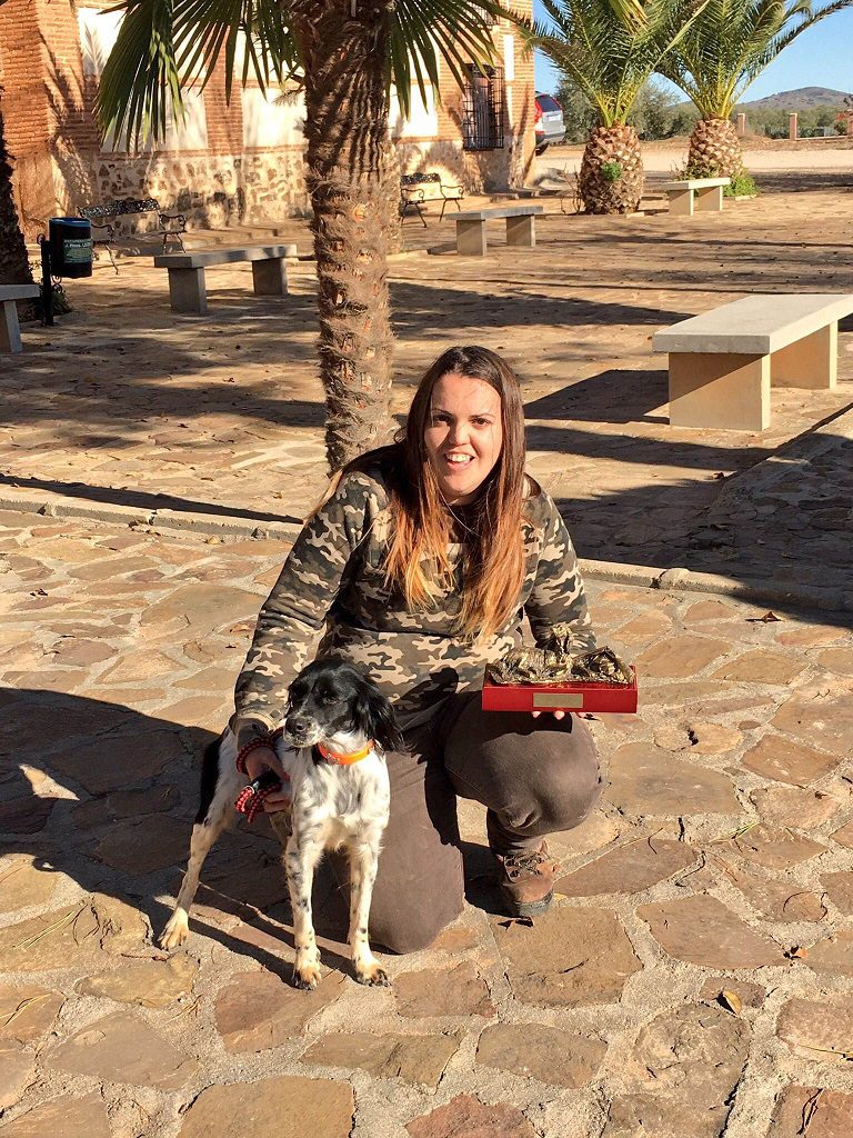 Arancha MartínSánchez, campeona de damas del campeonato de Caza Menor con Perro de Ciudad Real.