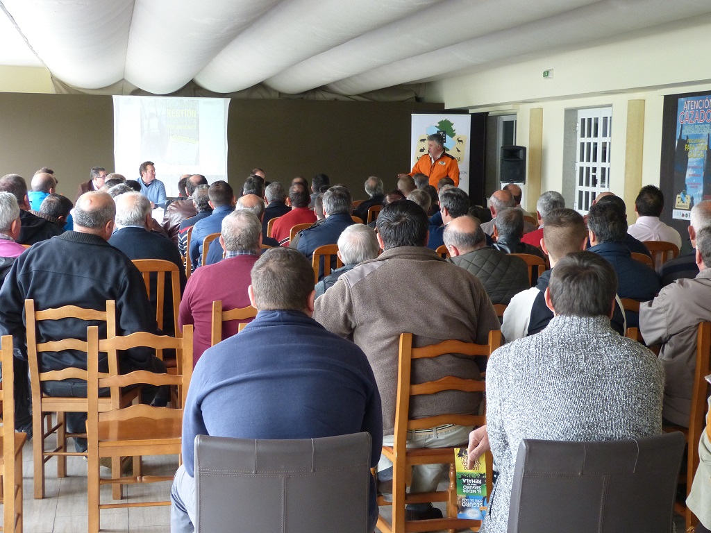 La jornada reunió en Lobios a más de 100 representantes de sociedades de caza.
