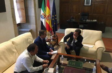 La Federación Extremeña de Caza mantenida con el presidente de la Junta de Extremadura.