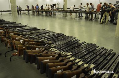 Escopetas expuestas en la subasta de armas celebrada en Madrid en 2016.