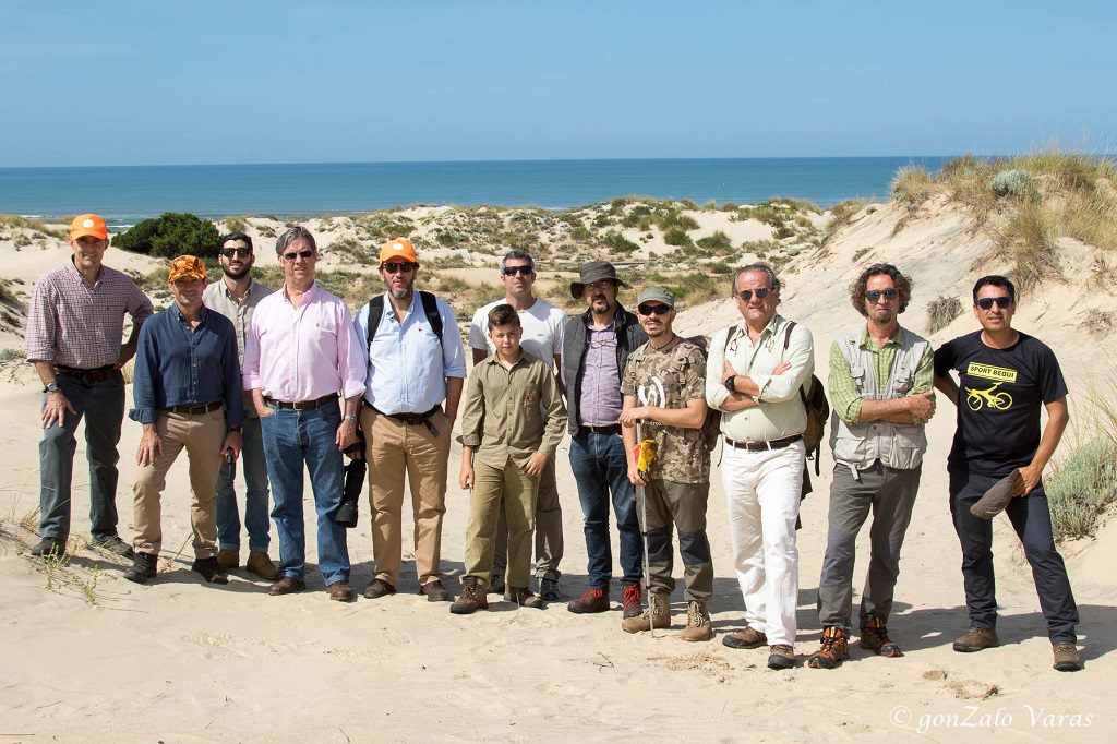 Participantes en el curso de seguimiento de huellas proporcionado por la Aepes en Doñana.