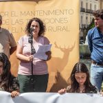Beatriz Alcoya leyendo el manifiesto en la concentración de cazadores de la Puerta del Sol / Daniel Puerta Serrano
