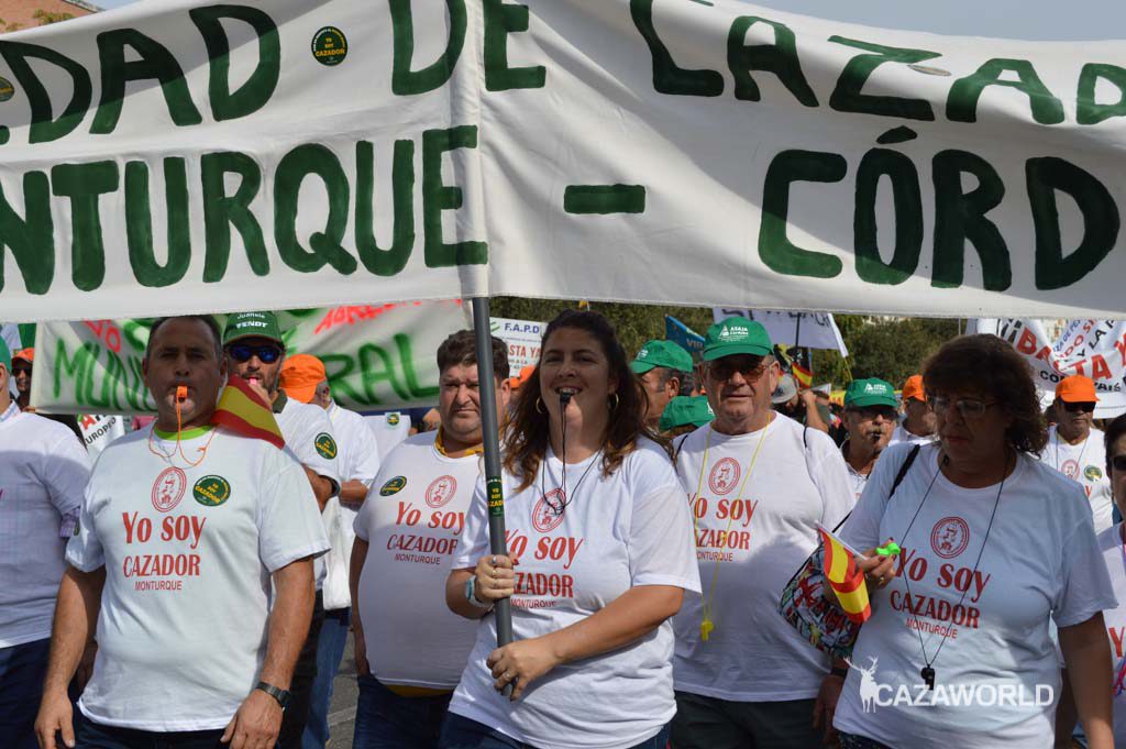 Manifestantes desplazados desde Monturque hasta Córdoba para reivindicarse.