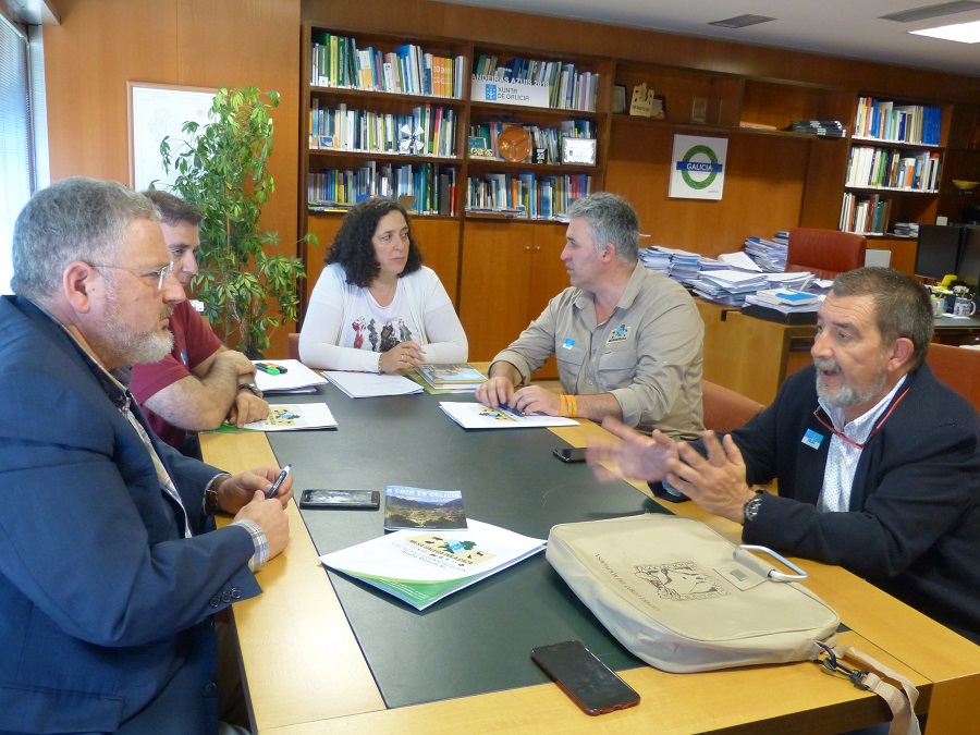 La Asociación del Corzo Español y la Mesa Gallega por la Caza se reúnen con la Junta de Galicia para comentar los problemas que podrían acarrear la caza de hembras.